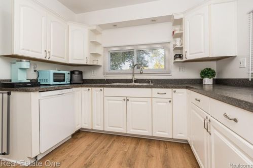 2475 Culbertson Ave, Rochester MI 48307-4610 exterior