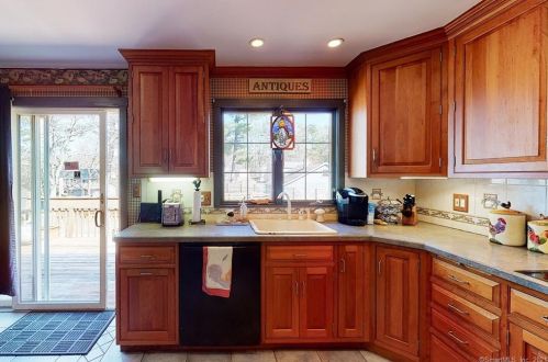 20 Woodward St, Killingly CT 06239-1642 exterior