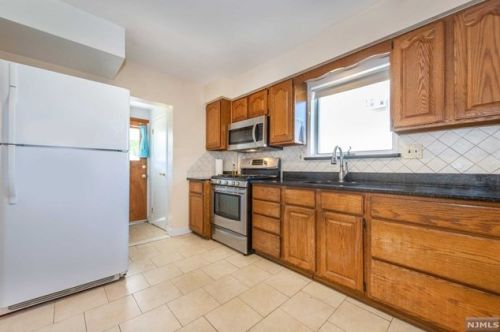 128 Grand St, N Milford NJ 07646-2626 exterior