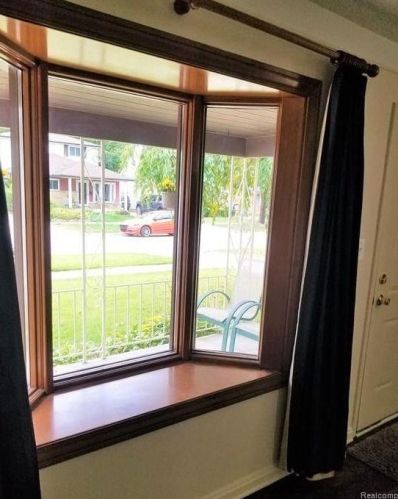 4912 Weddell St, Dearborn Heights MI  48125-3036 exterior