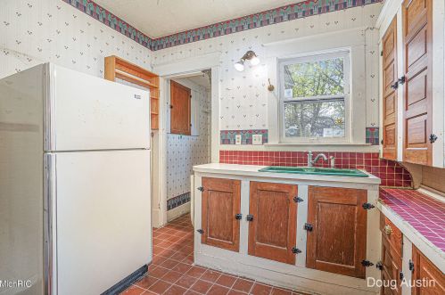 148 Indiana Ave, Grand Rapids MI 49504-5664 exterior