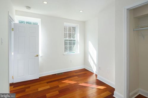 532 19th St, Philadelphia PA  19130-3226 exterior