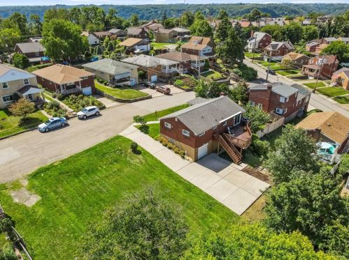 579 Montclair St, Pittsburgh PA 15217-2808 exterior