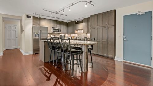 850 Dewitt Pl, Chicago IL  60611-2361 exterior