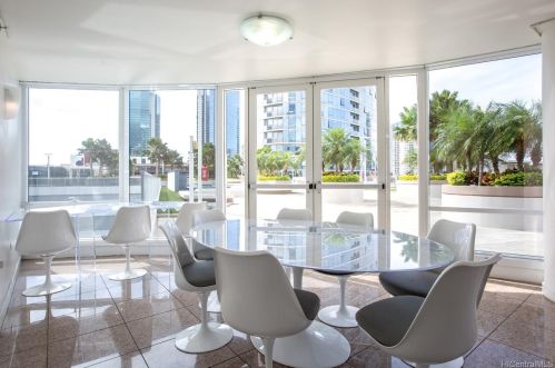 1296 Kapiolani Blvd, Honolulu HI  96814-2803 exterior