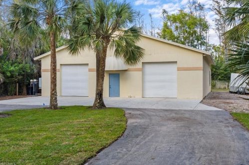 5341 Hickory Wood Dr, Naples FL 34119-1404 exterior