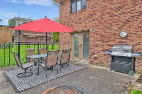 708 Brookshire Dr, Pittsburgh PA 15237-4104 exterior