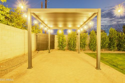 4239 42nd St, Phoenix AZ  85018-4207 exterior