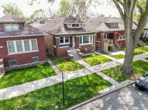 1731 Lockwood Ave, Chicago, IL 60639-4318