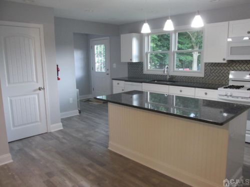 93 Player Ave, Edison NJ  08817-5006 exterior