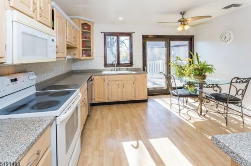 15 Reynolds Ave, Parsippany NJ 07054-3310 exterior