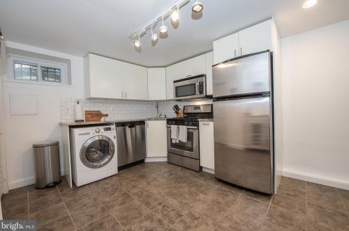 921 Bodine St, Philadelphia PA  19147-4242 exterior