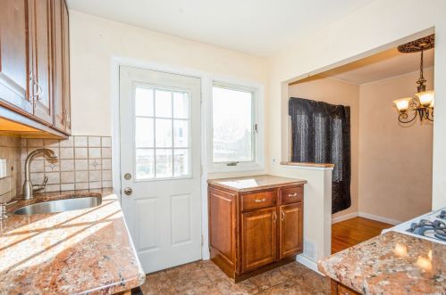 540 18 St, Babylon NY 11704-2201 exterior