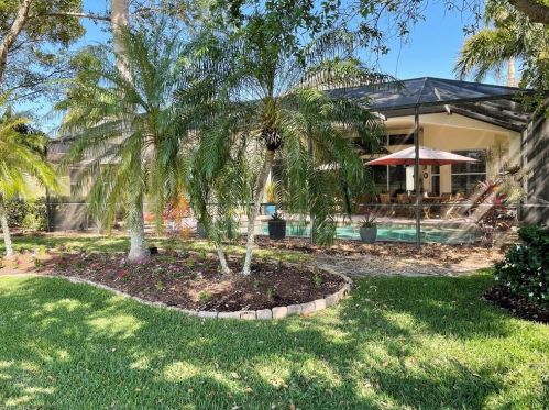 4931 Cerromar Dr, Naples FL 34112-7920 exterior