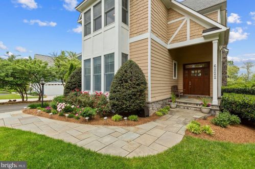 6222 Cottonwood St, Mc Lean, VA 22101-3221