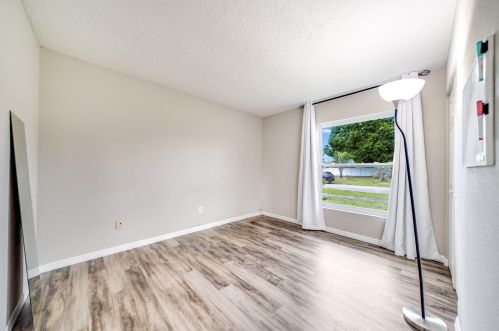 258 Summer Rd, Fort Pierce FL 34983-1731 exterior