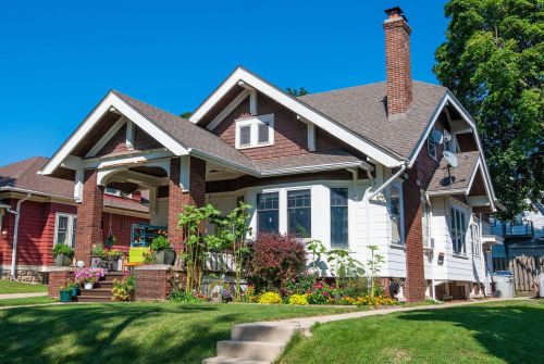 1616 51st St, Milwaukee, WI 53208-2217