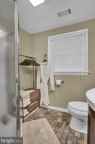 2447 Ellendale Dr, Lancaster PA 17602-1422 exterior