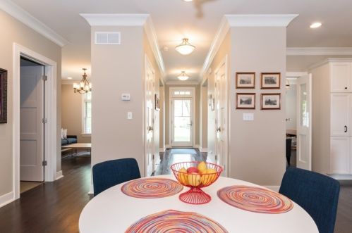 256 Maple Ave, Elmhurst, IL 60126-2639