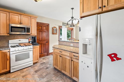 59 Lloyd St, Edison NJ 08817-5231 exterior