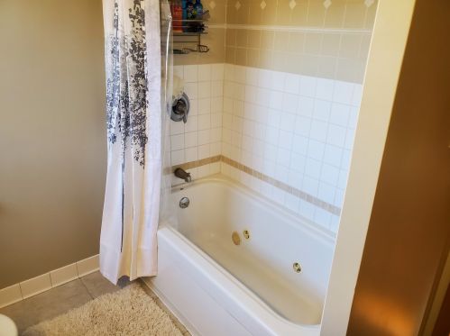 4702 Strong Rd, Bull Valley IL 60014-4570 exterior