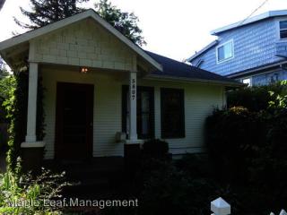 5807 5th Ave, Seattle WA  98105-2706 exterior