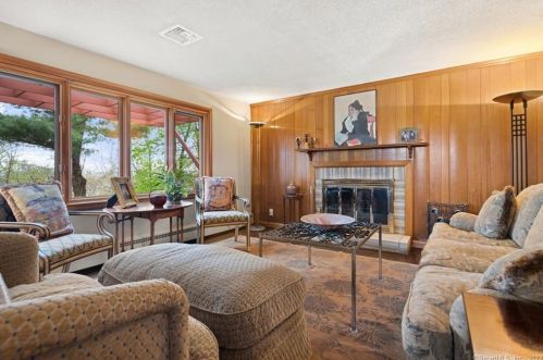 32 Skyline Dr, Farmington CT 06032-2019 exterior