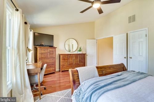 7041 Chesley Search Way, Alexandria VA 22315-4754 exterior