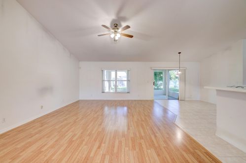 2098 Pruitt St, Fort Pierce FL 34953-5732 exterior