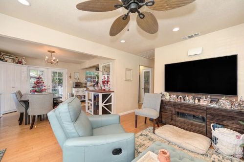 914 Mormon St, Folsom CA 95630-2611 exterior