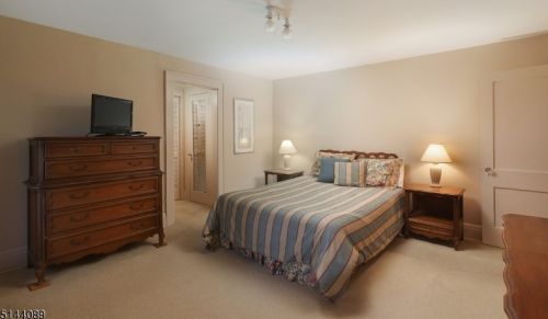 647 Coleman Pl, Westfield NJ 07090-4311 exterior