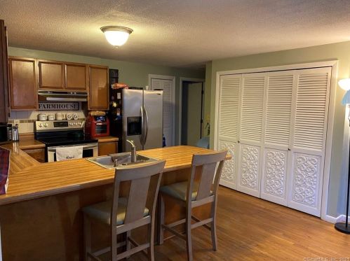 98 Greenwood St, New Britain CT 06051-3326 exterior