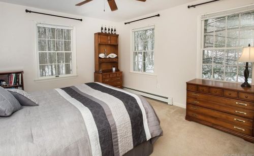 242 Barrack Hl Rd, Ridgefield CT 06877-3006 exterior