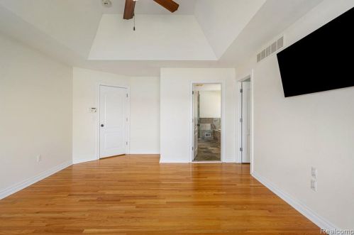 692 Appalachi St, Walled Lake MI  48390-1005 exterior