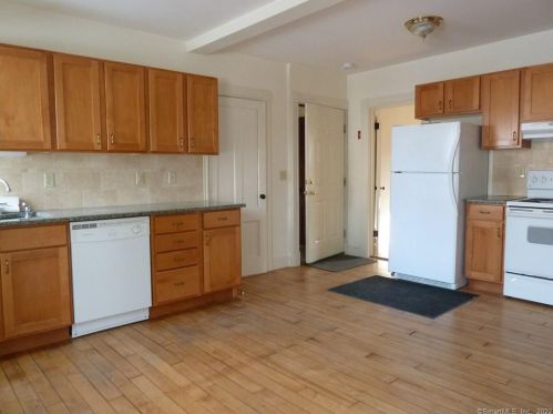 75 Lincoln Ave, Torrington CT 06790-6907 exterior