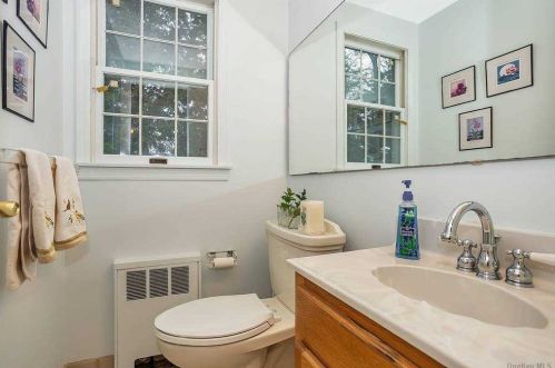 89 Luyster St, Huntington Station NY 11746-4422 exterior