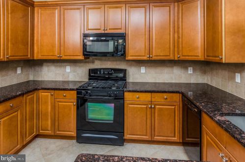 537 Masterson Ct, Trenton NJ 08618-1448 exterior