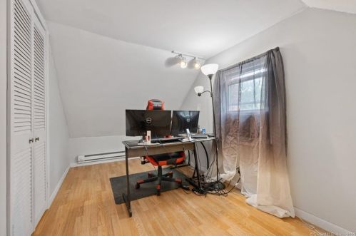 33 Deerfield Dr, Manchester CT 06040-3819 exterior