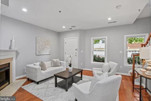 1626 Colonial Hills Dr, Mc Lean VA  22102-2938 exterior