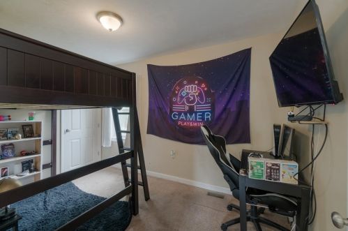 132 Oak St, Taunton MA 02780-4430 exterior