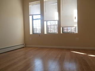 1033 227th St, Bronx NY  10466-4817 exterior