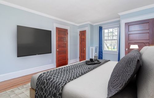 201 Longmeadow St, Springfield MA 01106-1337 exterior