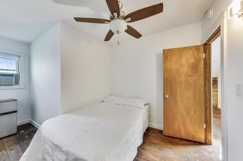 1818 Lunt Ave, Chicago IL 60645-3005 exterior