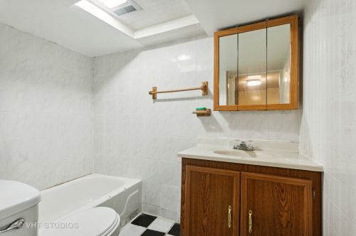 2449 Diversey Ave, Chicago IL 60647-1940 exterior