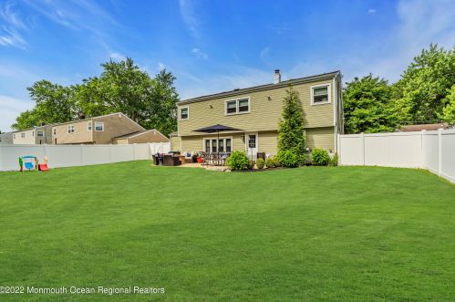 35 Arno St, Oakhurst NJ 07755-1002 exterior