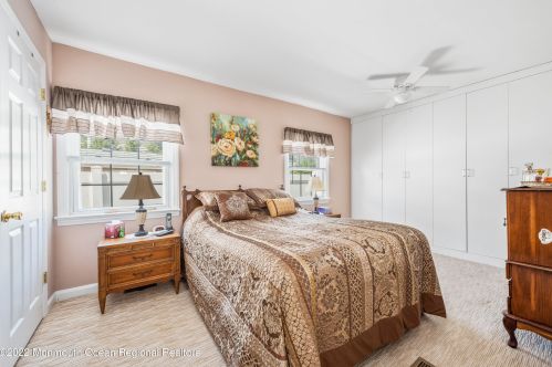 187 Seabreeze Ave, Middletown NJ 07748-5550 exterior