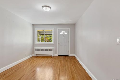 3846 Amundson Ave, Bronx NY 10466-5920 exterior