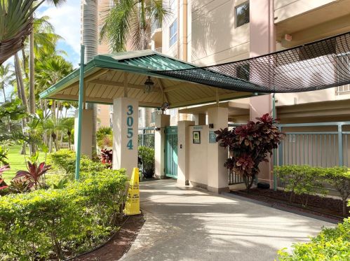 3054 Ala Poha Pl, Honolulu HI  96818-1616 exterior