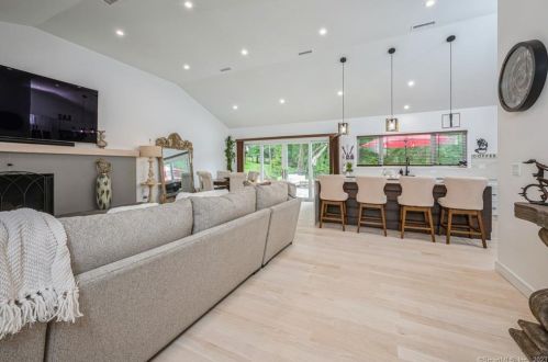 37 Walnut Hill Rd, Ridgefield CT  06877-2906 exterior