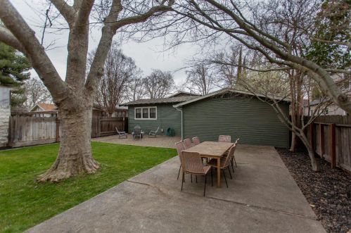 1207 Myrtle St, Turlock CA  95380-4933 exterior